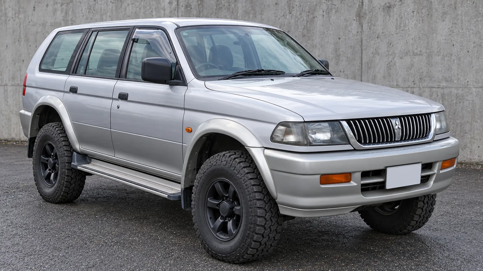 Mitsubishi Challenger PA with a suspension lift