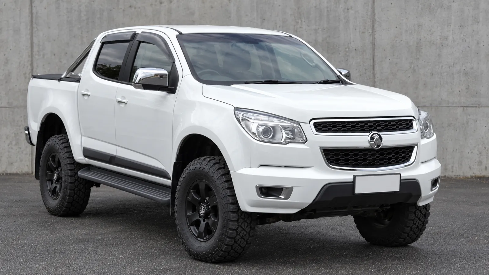 Holden Colorado RG 4WD & 2WD Hi-Rider with a suspension lift