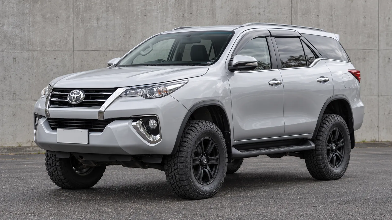 Toyota Fortuner GUN156 with a suspension lift