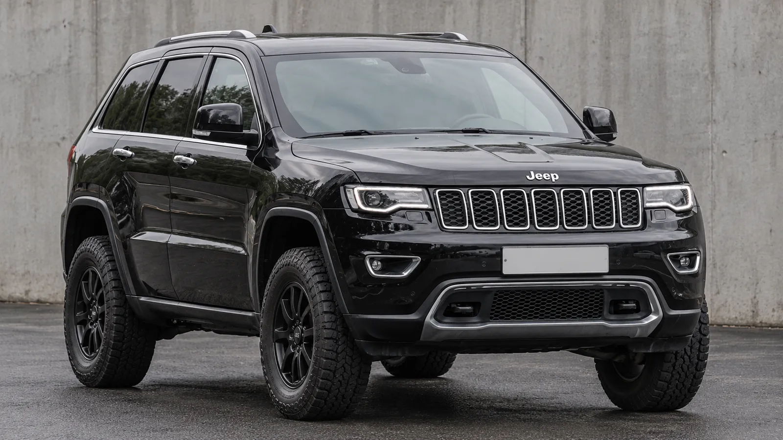 Jeep Grand Cherokee WK, WK2 with a suspension lift