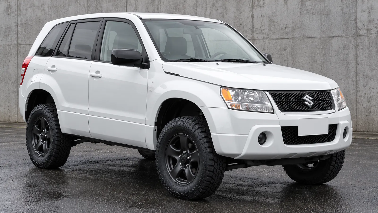 Suzuki Grand Vitara JB with a suspension lift