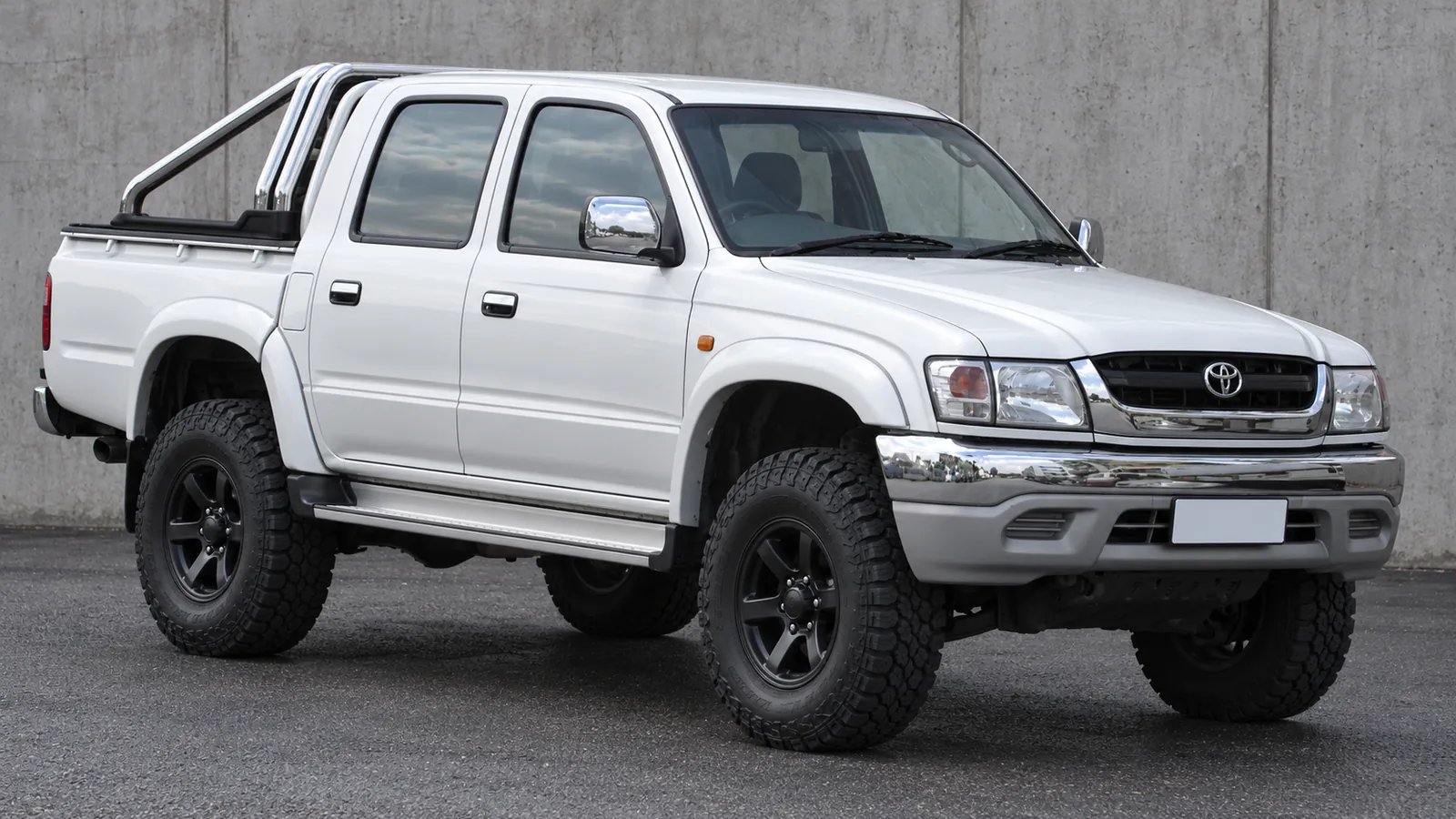 Toyota Hilux KZN165, LN167, 172, RZN169, 174, VZN167 with a suspension lift