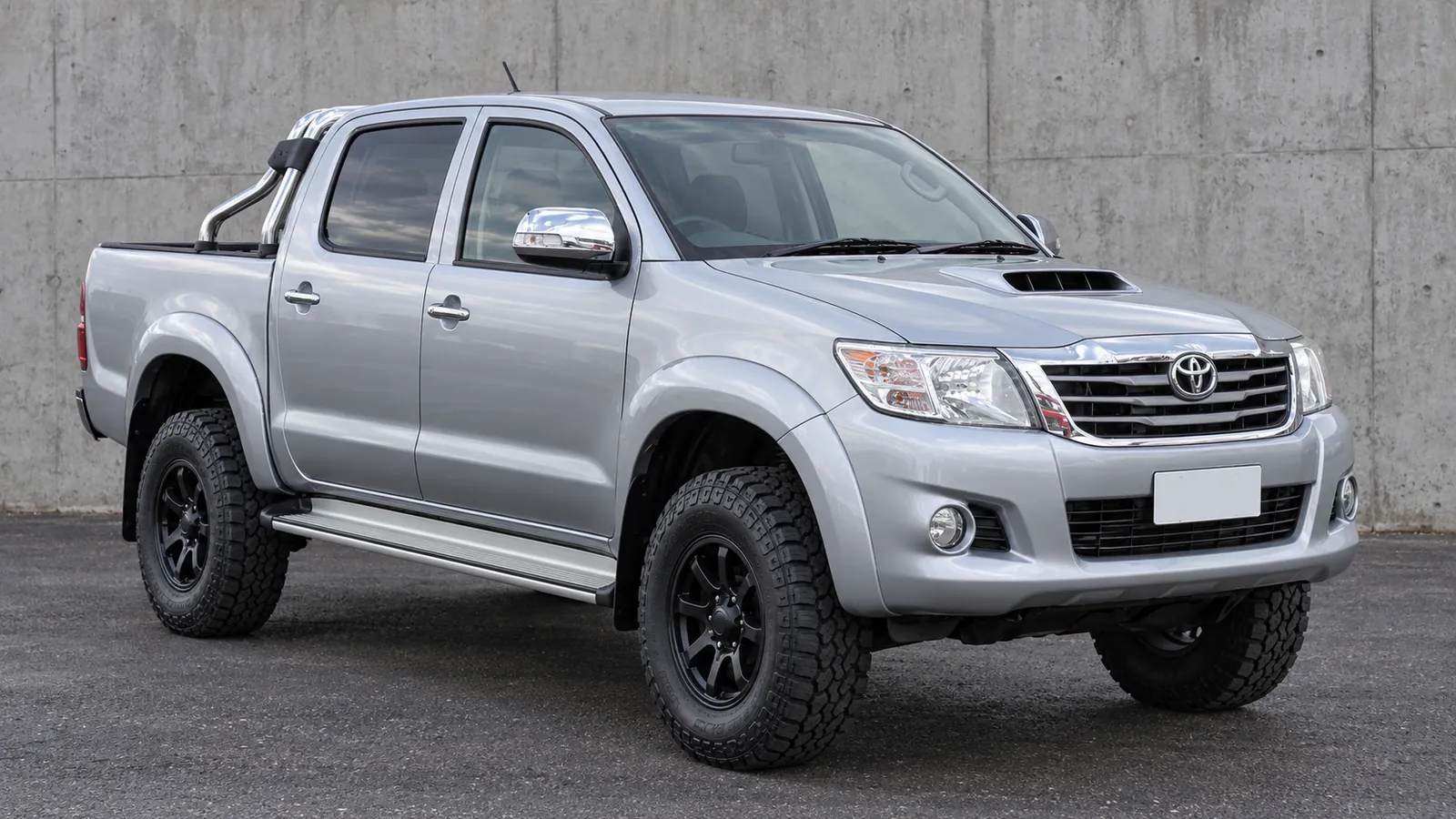 Toyota Hilux N70 with a suspension lift