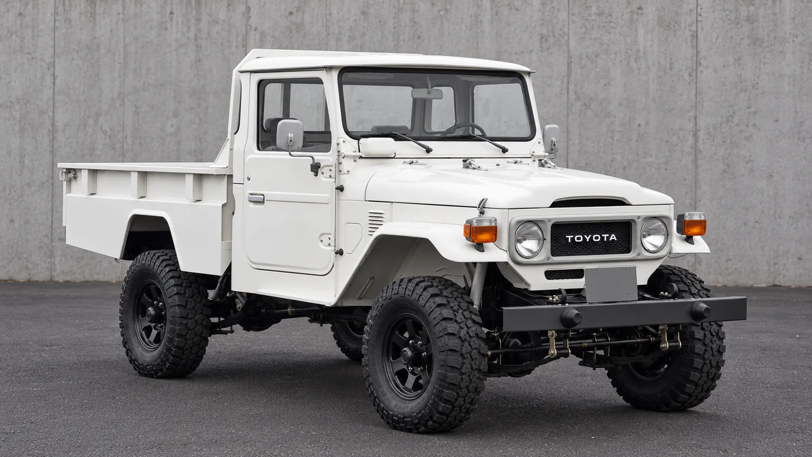 Toyota LandCruiser 45, 47 Series Large Spring Eye with a suspension lift