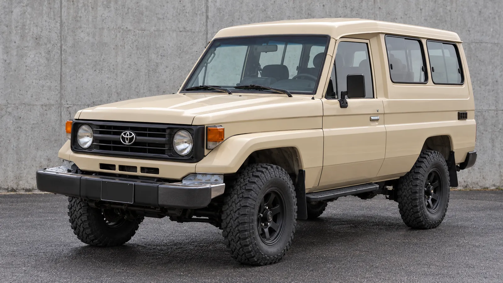 Toyota LandCruiser 75 Series with a suspension lift