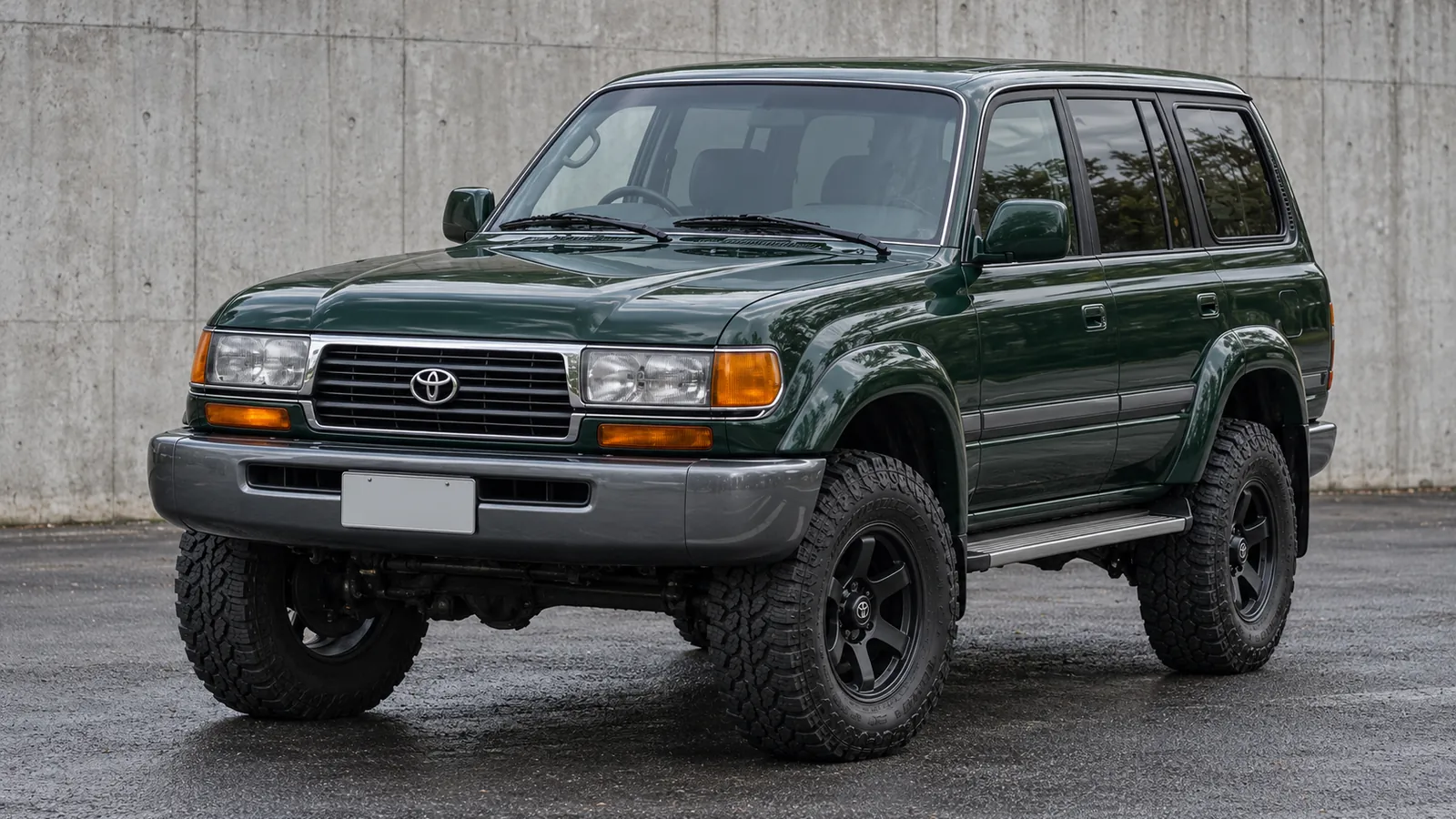 Toyota LandCruiser 80 Series with a suspension lift