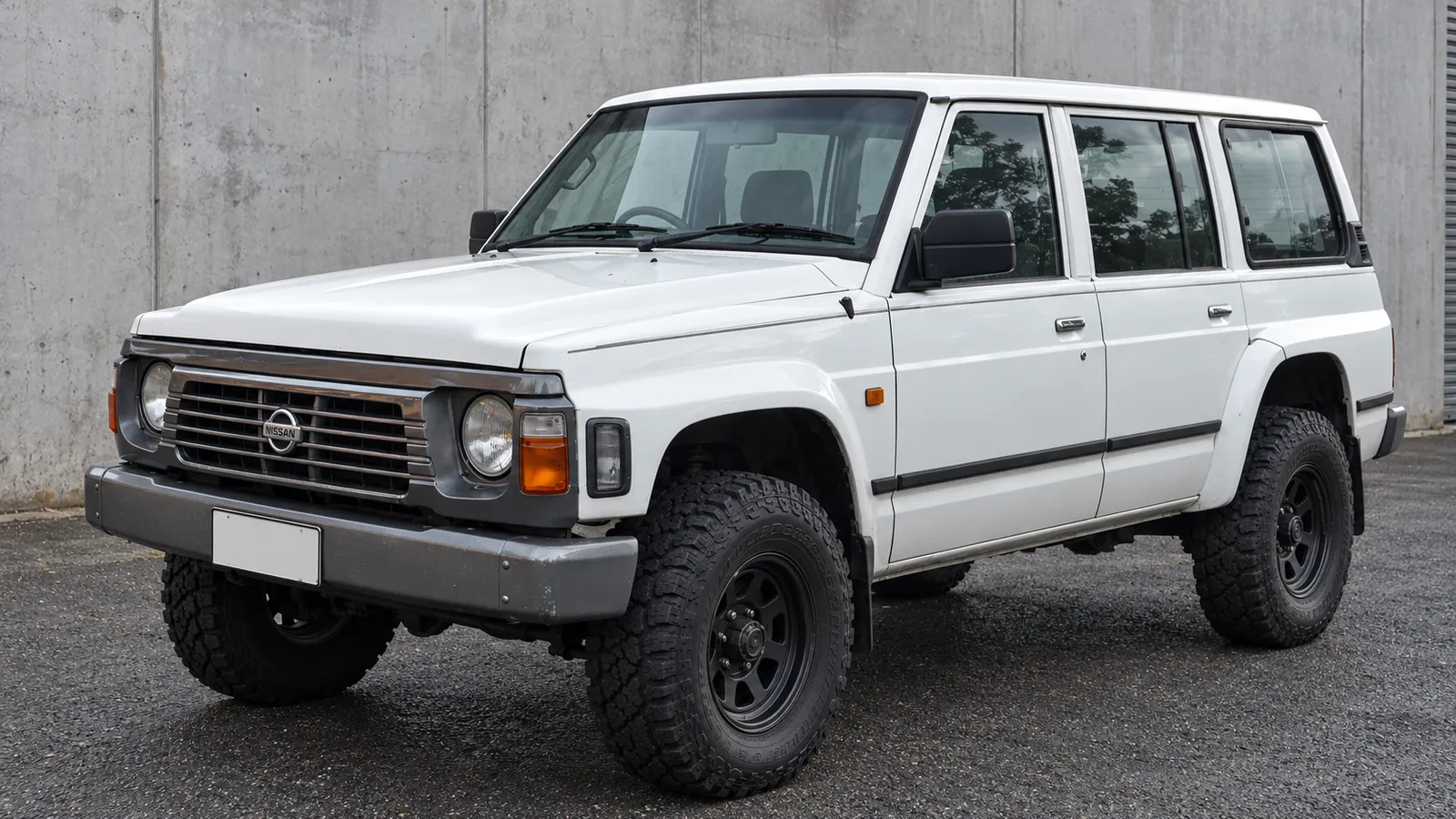 Nissan Patrol GQ Y60 Wagon with a suspension lift