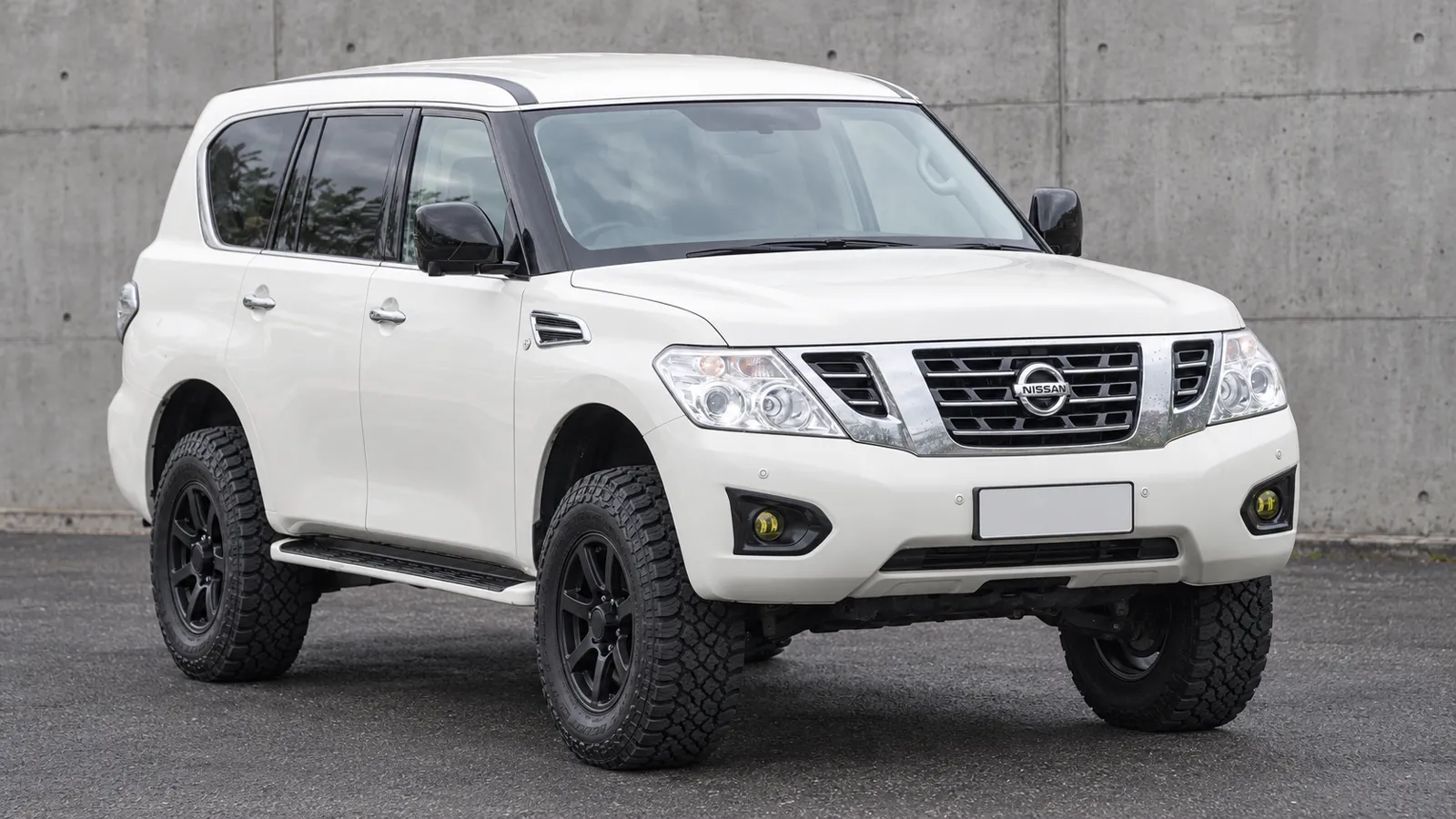 Nissan Patrol Y62 with a suspension lift