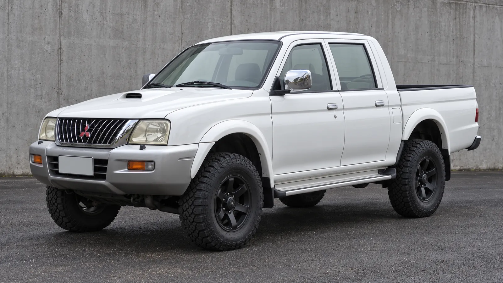 Mitsubishi L200 MK with a suspension lift