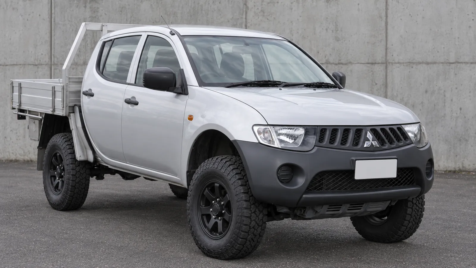 Mitsubishi L200 ML, MN with a suspension lift