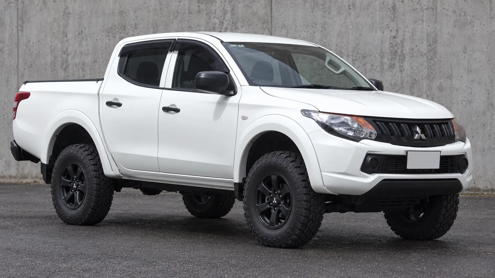 Mitsubishi Triton MQ with a suspension lift