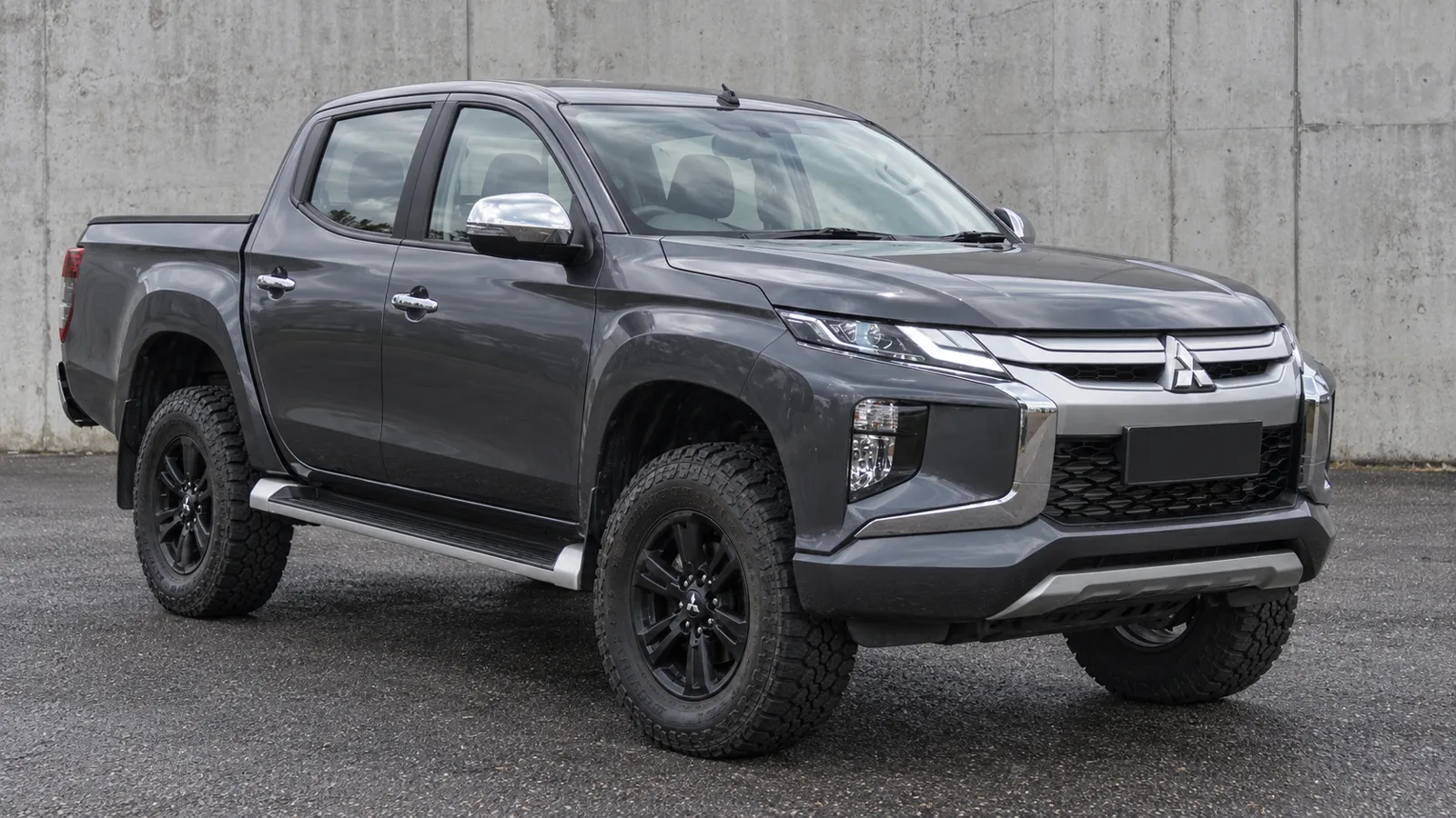 Mitsubishi Triton MR with a suspension lift